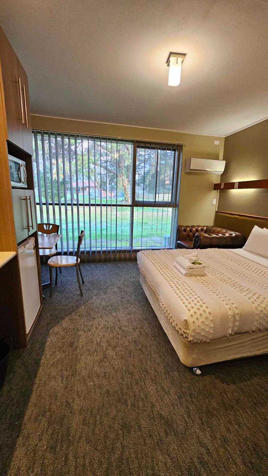 The Bright Motor Inn Экстерьер фото